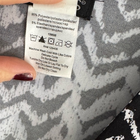 Venus Sleeveless Shorts Romper with Pockets Black White Chevron Resortwear XS - Picture 12 of 12